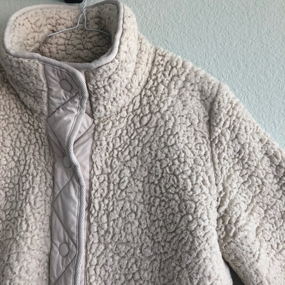 Abercrombie and Fitch Cream Sherpa Nylon Trim Snap Up Jacket. Size Small - Picture 3 of 10